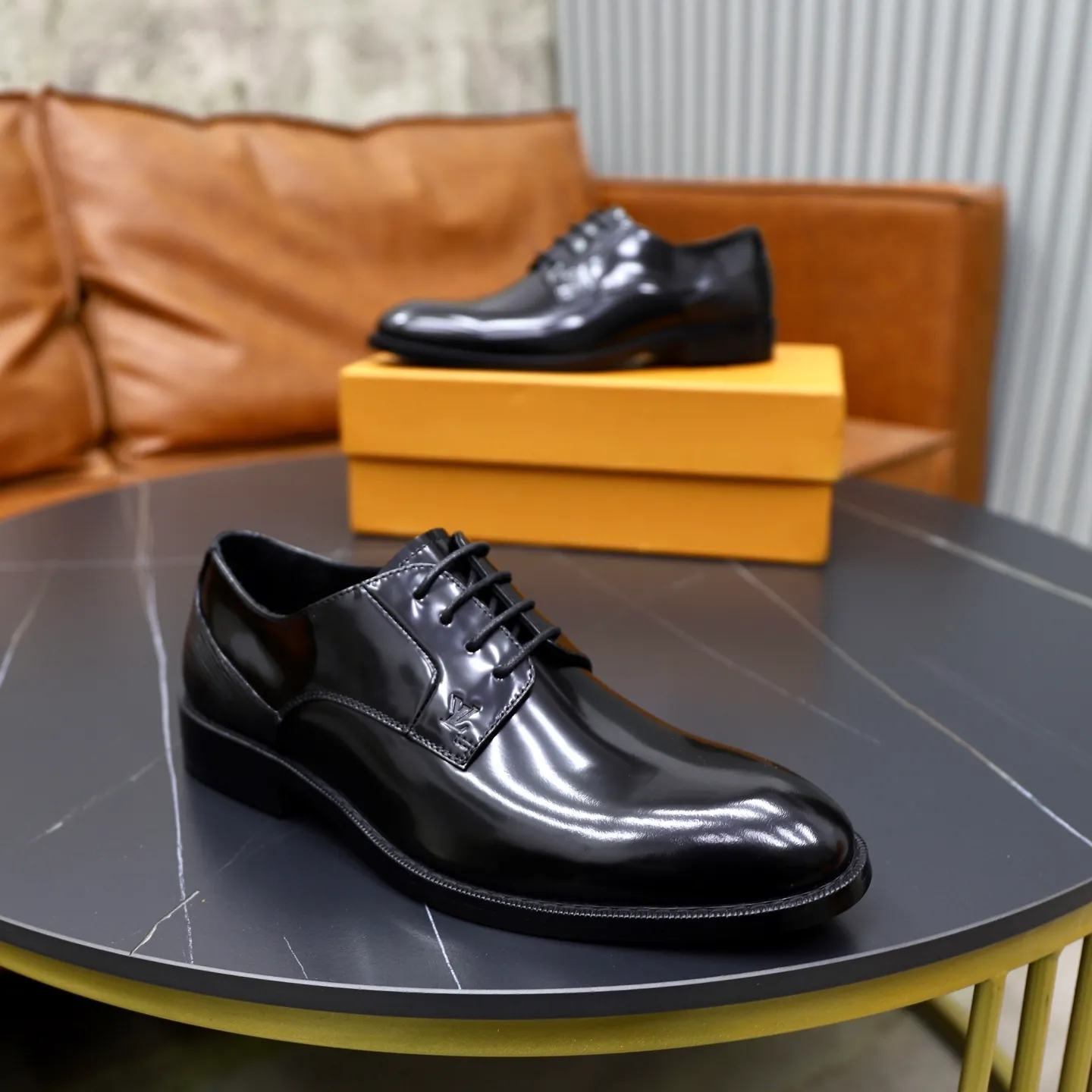 Men's shoes: 280🙅‍♂️🙅‍♂️🙅‍♂️Niuli Brand: LV Louis Vuitton Size: 39-44 (38, 45, 46 can be customized) Level: Counter classic Material: Original soft cowhide upper Comfortable cowhide lining Original lightweight outsole Style category: Formal business casual driving leather shoes Color: Color of the actual picture